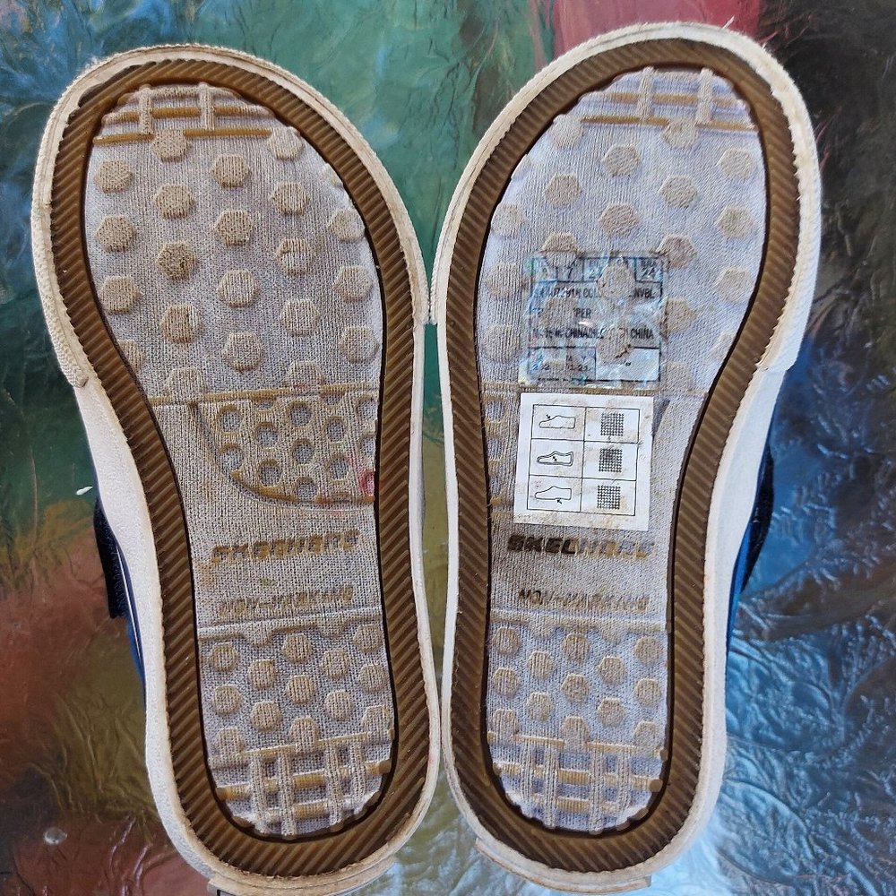 Kids Skecher Canvas Slip-On Camo Shoes - Picture 7 of 8